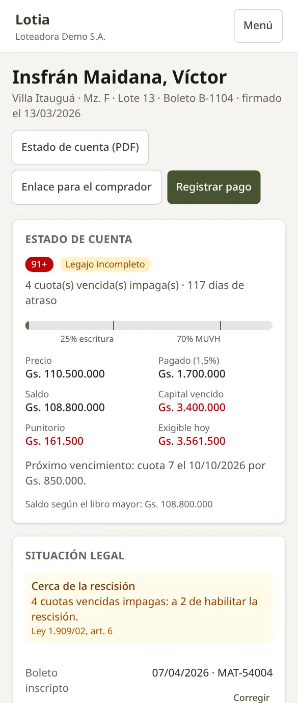 La ficha de un contrato en la pantalla de un celular: estado de cuenta, pagado y saldo, y debajo la situación legal.